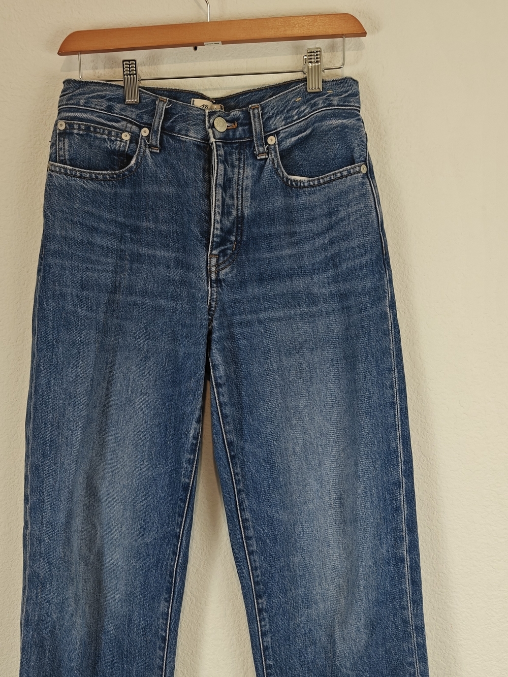 Madewell Low-Slung Straight Jeans in Palmina Wash Model Off-Duty Rigid Denim 24 - Picture 8 of 15